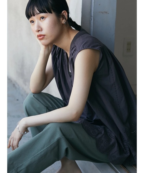 CRAFT STANDARD BOUTIQUE(クラフトスタンダードブティック)の「【インドコットン混】スカラップ刺繍スキッパーブラウス *◆(シャツ/ブラウス・レディース・チャコールグレー・FREE)」の6枚目の写真