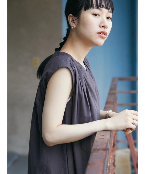 CRAFT STANDARD BOUTIQUE(クラフトスタンダードブティック)の「【インドコットン混】スカラップ刺繍スキッパーブラウス *◆(シャツ/ブラウス・レディース・チャコールグレー・FREE)」の7枚目の写真