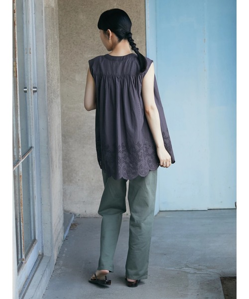 CRAFT STANDARD BOUTIQUE(クラフトスタンダードブティック)の「【インドコットン混】スカラップ刺繍スキッパーブラウス *◆(シャツ/ブラウス・レディース・チャコールグレー・FREE)」の10枚目の写真