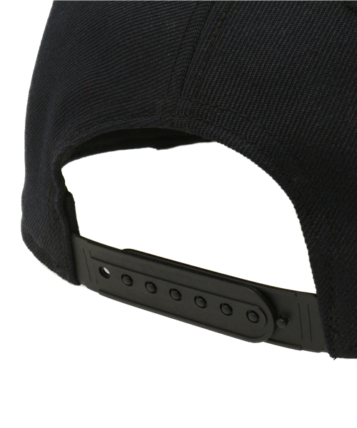 NIKE（ナイキ）の「ユニセックス ナイキ スナップバック キャップ 刺繍ロゴ NIKE SNAP BACK FUTURA 584169（キャップ・メンズ・ブラック/レッド・ONE SIZE）」の9枚目の写真