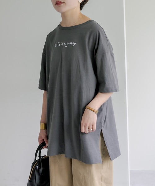 PUAL CE CIN（ピュアルセシン）の「オーガニックコットンプリントチュニック（Tシャツ/カットソー・レディース・グレー/ナチュラル/グリーン・FREE）」の2枚目の写真