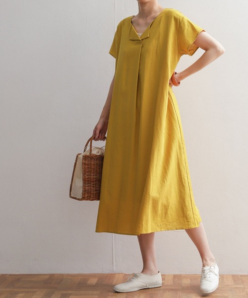 URBAN RESEARCH DOORS（アーバンリサーチドアーズ）の「リネンレーヨンスキッパーミディワンピース（ワンピース・レディース・ブラック/ベージュ/イエロー系その他・MEDIUM）」の6枚目の写真