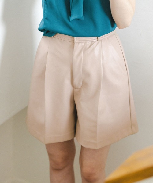 Andemiu（アンデミュウ）の「アソートタックショートパンツ299236（その他パンツ・レディース・ブラック/チャコールグレー/ベージュ/オレンジ・FREE）」の9枚目の写真