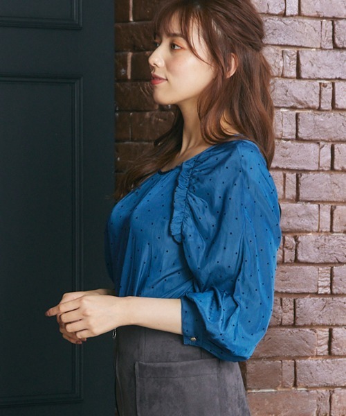 12Twelve Agenda（トゥエルブ　アジェンダ）の「プチフリル肩ギャザーブラウス（シャツ/ブラウス・レディース・ネイビー/ピンク/ブルー/アイボリー・M）」の5枚目の写真