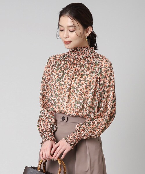 現行販売品！アンタイトル　カリーノフラワートップス　ピンク系　定価22000円★ UNTITLED（アンタイトル）の「◇【1枚で着映え】カリーノフラワー