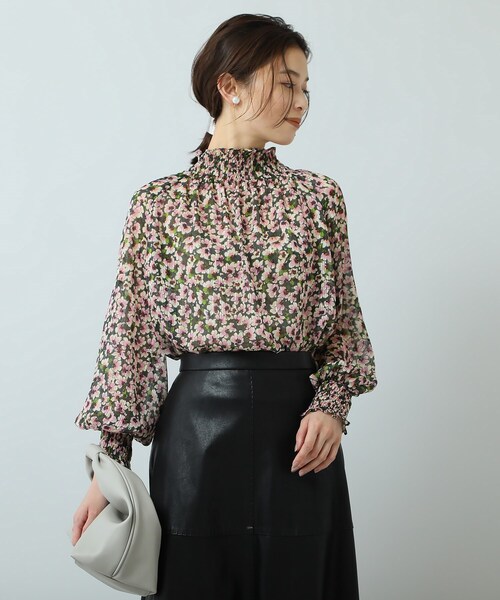 現行販売品！アンタイトル　カリーノフラワートップス　ピンク系　定価22000円★ UNTITLED（アンタイトル）の「◇【1枚で着映え】カリーノフラワー