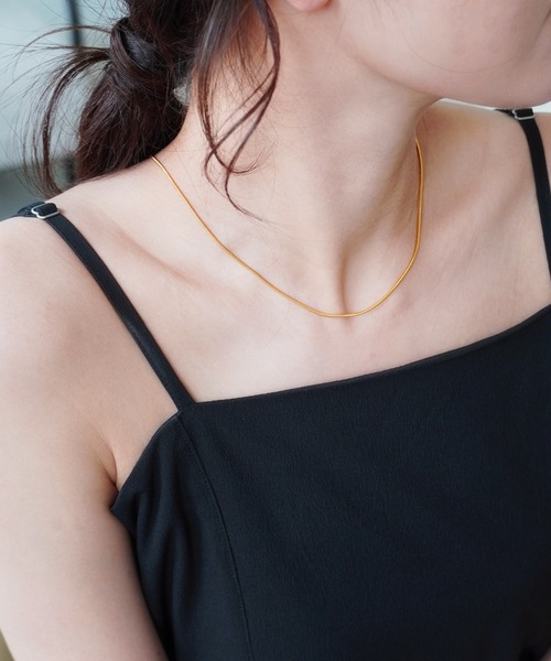 IAMUSE（アイアミューズ）の「【IAMUSE】金属アレルギー対応 スネークチェーンチョーカー2WAYネックレス S0747（ネックレス・レディース・ゴールド・FREE）」の4枚目の写真