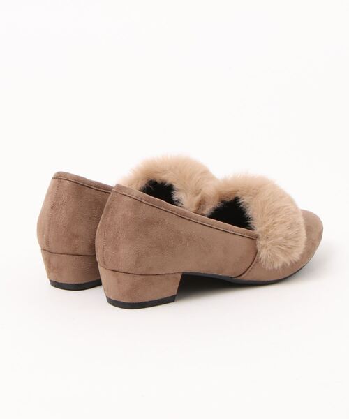 Balancoire（ブランコアール）の「アーモンドトゥフェイクファースエードパンプス（パンプス・レディース・ブラック/ダークベージュ/グレー・LL/S/M/L）」の5枚目の写真