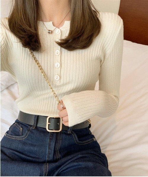 gossip！ロサンゼルス（ゴシップロサンゼルス）の「ラウンドネックボタンニット（ニット/セーター・レディース・オフホワイト/ブラック/ホワイト/グリーン/ピンク/グレー/パープル/サックスブルー/ボルドー・FREE）」の3枚目の写真