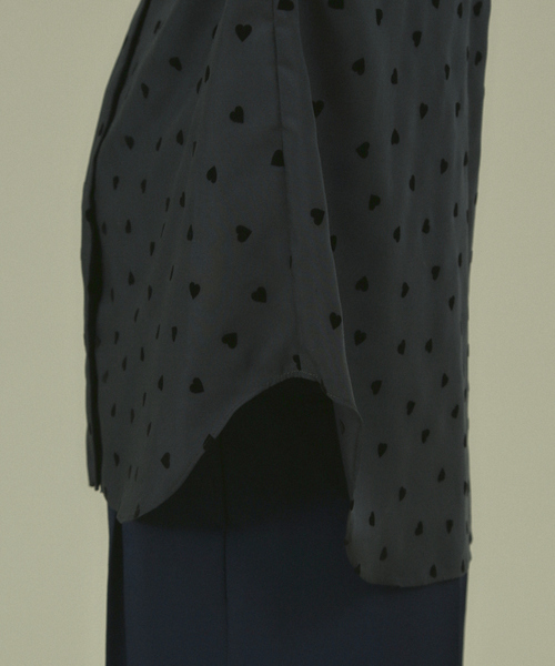 Rouge vif（ルージュヴィフ）の「ハートフロッキーシャツ（シャツ/ブラウス・レディース・チャコールグレー/アイボリー・フリー）」の12枚目の写真