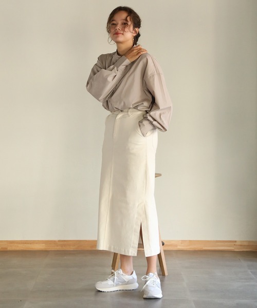 aity（アイティ）の「オーバーサイズバンドカラーシャツ（シャツ/ブラウス・レディース・ブラック/グレイッシュベージュ/ホワイト/ブラウン・M）」の5枚目の写真