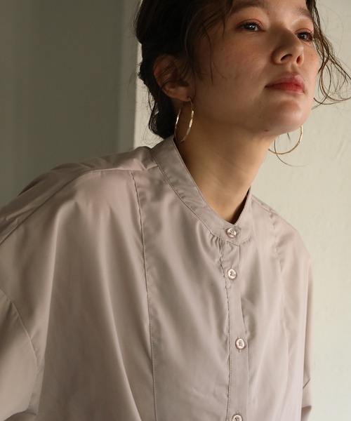 aity（アイティ）の「オーバーサイズバンドカラーシャツ（シャツ/ブラウス・レディース・ブラック/グレイッシュベージュ/ホワイト/ブラウン・M）」の10枚目の写真