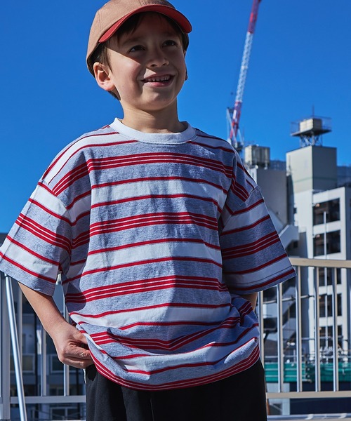 PAIRMANON STREET(ペアマノンストリート)の「【PAIRMANON STREET】【かぞくおそろい】マルチボーダー半袖Tシャツ(Tシャツ/カットソー・キッズ・グレー系その他/ブルー系その他3/ブルー系その他2/ブルー系その他/グレー系その他2/パープル系その他/イエロー系その他/レッド系その他/ブラック系その他6/ベージュ系その他2/ブラウン系その他/その他/グリーン系その他/ホワイト系その他・120/150/130/140/100/90/110)」の1枚目の写真