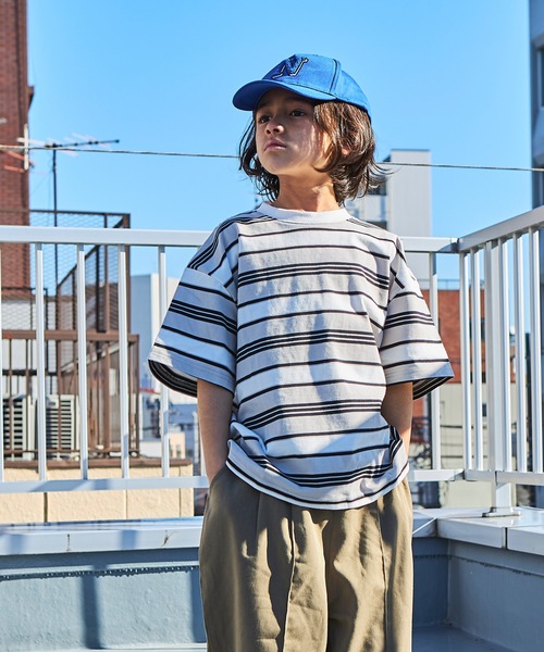 PAIRMANON STREET(ペアマノンストリート)の「【PAIRMANON STREET】【かぞくおそろい】マルチボーダー半袖Tシャツ(Tシャツ/カットソー・キッズ・グレー系その他/ブルー系その他3/ブルー系その他2/ブルー系その他/グレー系その他2/パープル系その他/イエロー系その他/レッド系その他/ブラック系その他6/ベージュ系その他2/ブラウン系その他/その他/グリーン系その他/ホワイト系その他・120/150/130/140/100/90/110)」の4枚目の写真