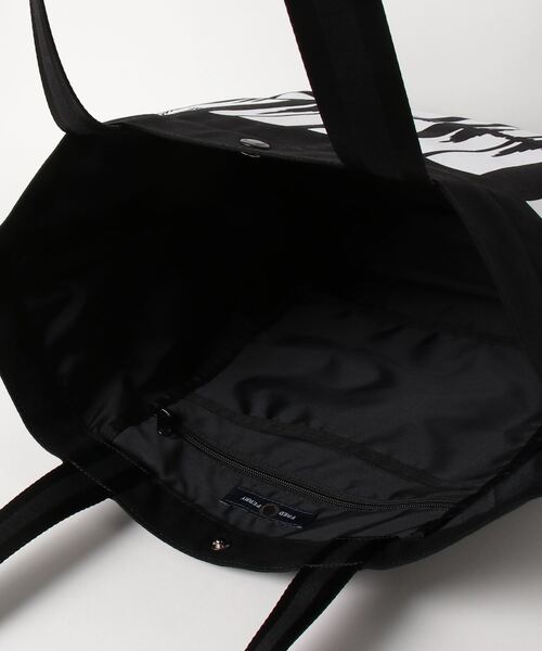 FRED PERRY（フレッドペリー）の「Soundwave Graphic Tote Bag（トートバッグ・メンズ・ブラック・ONE SIZE）」の3枚目の写真
