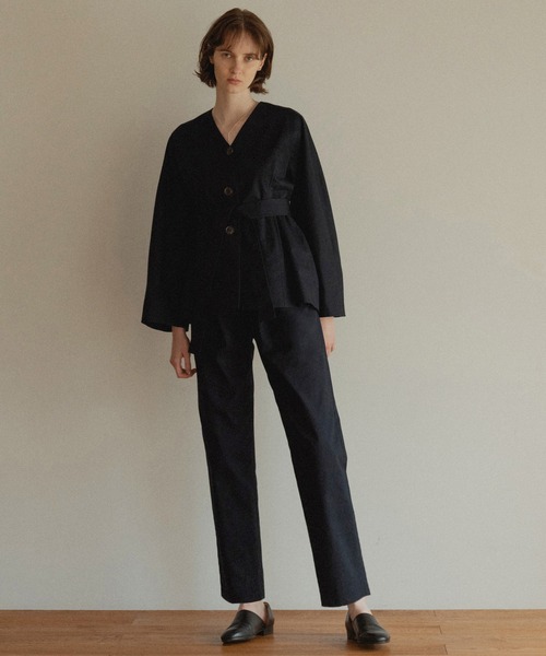 MANOF(マノフ)の「ARCH FORM SOLD SET UP(セットアップ・レディース・ベージュ/ネイビー・M/S)」の14枚目の写真