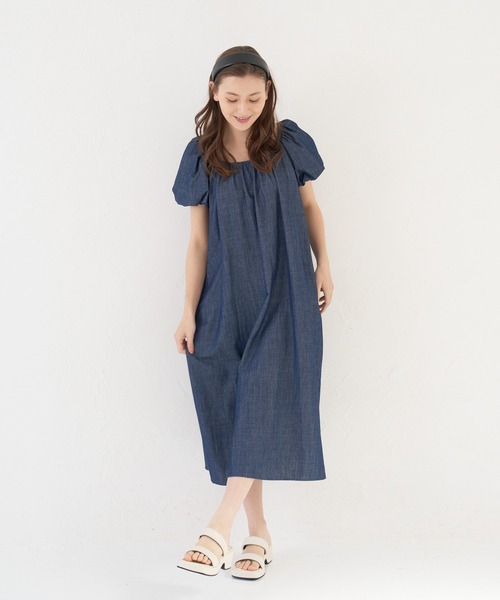 a:mure(アミュール)の「袖パフデニムワンピース(ワンピース・レディース・ブラック/ネイビー・F)」の2枚目の写真