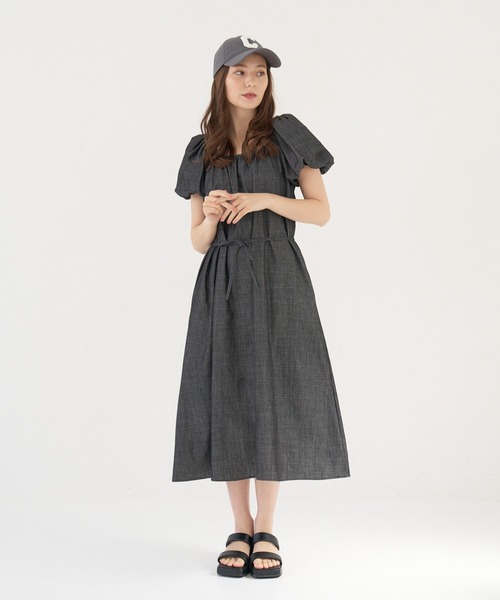 a:mure(アミュール)の「袖パフデニムワンピース(ワンピース・レディース・ブラック/ネイビー・F)」の5枚目の写真