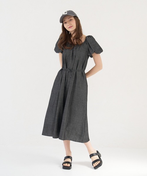 a:mure(アミュール)の「袖パフデニムワンピース(ワンピース・レディース・ブラック/ネイビー・F)」の4枚目の写真
