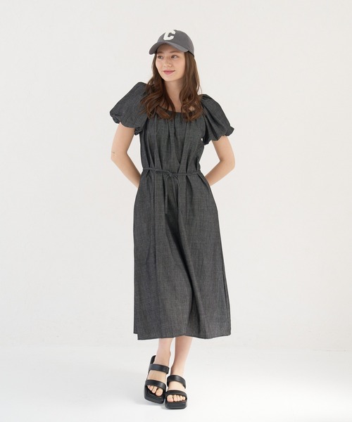 a:mure(アミュール)の「袖パフデニムワンピース(ワンピース・レディース・ブラック/ネイビー・F)」の3枚目の写真