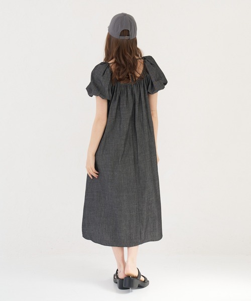 a:mure(アミュール)の「袖パフデニムワンピース(ワンピース・レディース・ブラック/ネイビー・F)」の9枚目の写真
