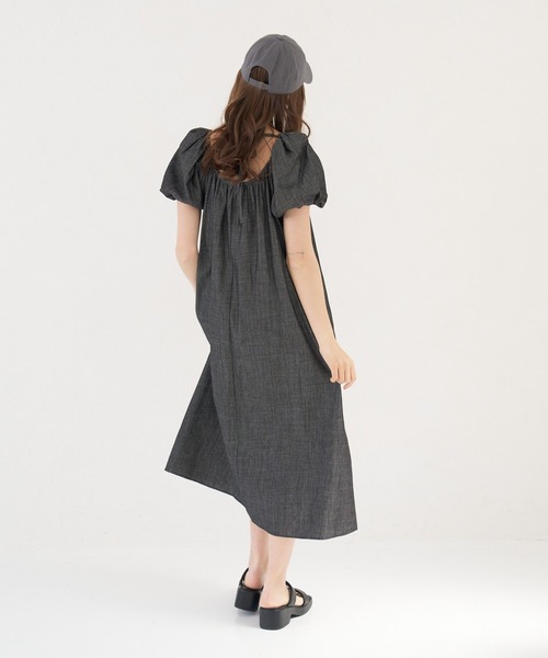 a:mure(アミュール)の「袖パフデニムワンピース(ワンピース・レディース・ブラック/ネイビー・F)」の8枚目の写真