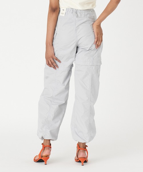 Levi's(リーバイス)の「リーバイス/Levi's コンバーチブルカーゴパンツ(カーゴパンツ・レディース・グレー・23inch/28inch/27inch/24inch/25inch/26inch)」の4枚目の写真