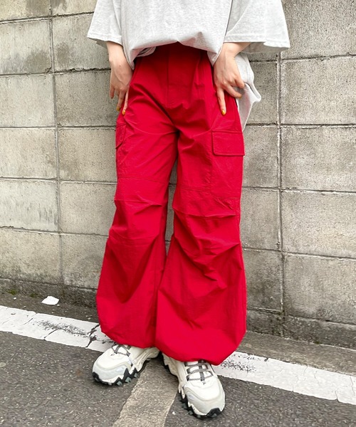 SPINNS(スピンズ)の「ナイロンカーゴパンツ / パラーシュートパンツ(カーゴパンツ・レディース・ピンク/ブラック/ホワイト/カーキ/ブルー/ライム/レッド/ラベンダー/アイボリー/イエロー/グレー・ONESIZE)」の11枚目の写真