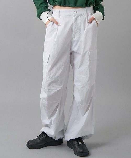 取下間近　今期未使用品！pheeny ナイロンカーゴパンツ ホワイト　サイズ2 SPINNS（スピンズ）の「ナイロンカーゴパンツ / パラーシュートパンツ