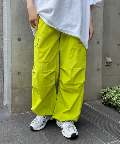 SPINNS(スピンズ)の「ナイロンカーゴパンツ / パラーシュートパンツ(カーゴパンツ・レディース・ピンク/ブラック/ホワイト/カーキ/ブルー/ライム/レッド/ラベンダー/アイボリー/イエロー/グレー・ONESIZE)」の6枚目の写真