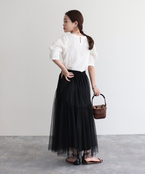 fredy emue(フレディエミュ)の「5分袖パフスリーブプルオーバー(Tシャツ/カットソー・レディース・ラベンダー/ブラック/オフホワイト/サックスブルー・38)」の7枚目の写真