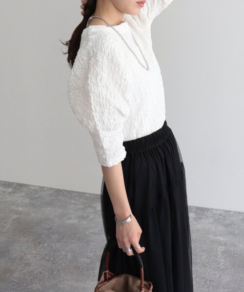 fredy emue(フレディエミュ)の「5分袖パフスリーブプルオーバー(Tシャツ/カットソー・レディース・ラベンダー/ブラック/オフホワイト/サックスブルー・38)」の12枚目の写真