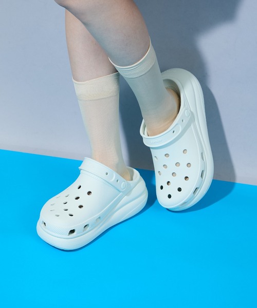crocs(クロックス)の「【Crocs】Classic Crush Clog クラシッククラッシュクロッグ 厚底(サンダル・レディース・ホワイト/ベージュ/ブラック/ピンク/ミント・23cm/25/22cm/24cm/25cm)」の4枚目の写真
