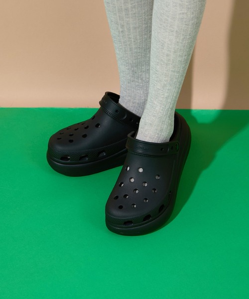crocs(クロックス)の「【Crocs】Classic Crush Clog クラシッククラッシュクロッグ 厚底(サンダル・レディース・ホワイト/ベージュ/ブラック/ピンク/ミント・23cm/25/22cm/24cm/25cm)」の16枚目の写真