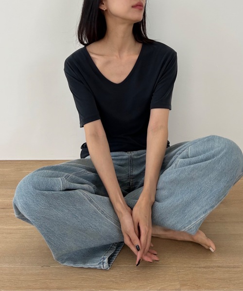 Didot.showroom(ディドット ショールーム)の「シルクタッチUネックT(Tシャツ/カットソー・レディース・ブラック/ブラウン/ミント/ライトグレー/イエロー/ホワイト・FREE)」の3枚目の写真