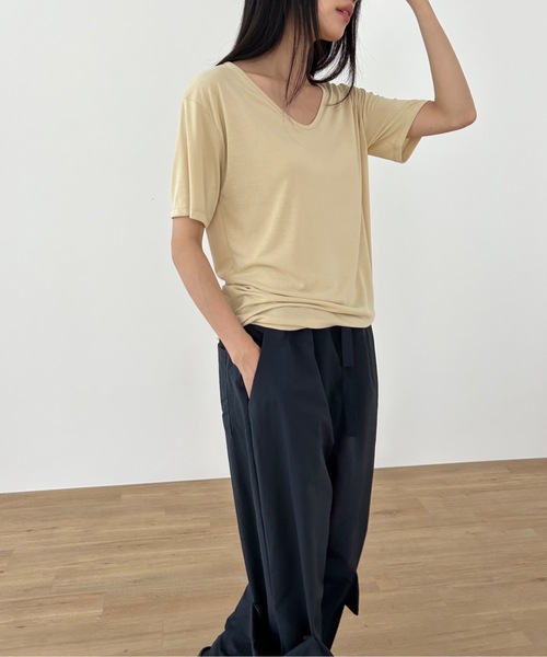 Didot.showroom(ディドット ショールーム)の「シルクタッチUネックT(Tシャツ/カットソー・レディース・ブラック/ブラウン/ミント/ライトグレー/イエロー/ホワイト・FREE)」の21枚目の写真