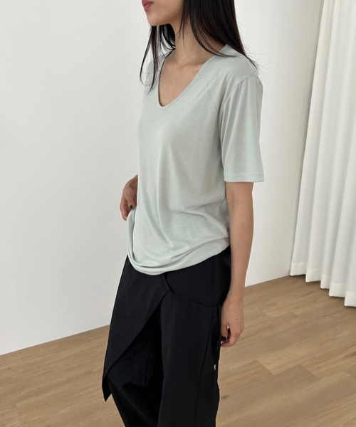 Didot.showroom(ディドット ショールーム)の「シルクタッチUネックT(Tシャツ/カットソー・レディース・ブラック/ブラウン/ミント/ライトグレー/イエロー/ホワイト・FREE)」の19枚目の写真