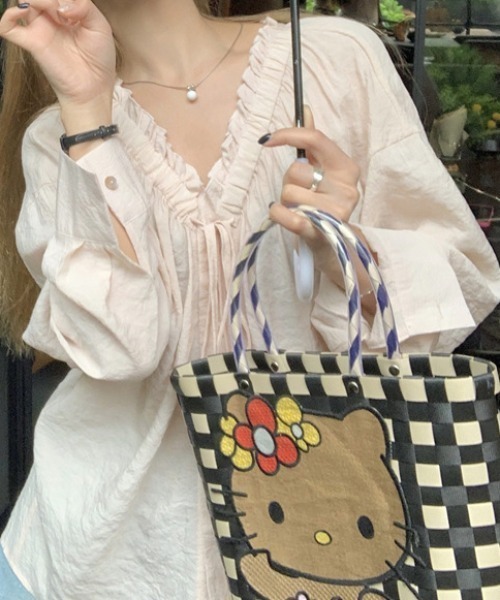 FREE STYLISTS(フリー スタイリスト)の「YUGA_YGMC Vネックギャザー シャツブラウス(シャツ/ブラウス・レディース・カーキ/オフホワイト/ブラック・M/L)」の11枚目の写真