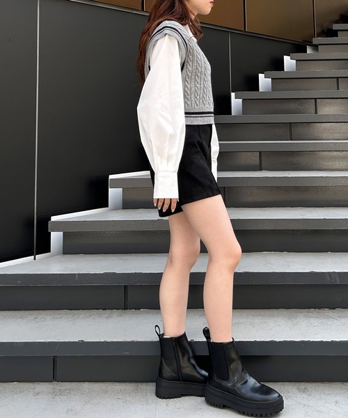 INGNI（イング）の「ショート丈胸刺しゅうライン入りニットベスト＋シャツSET（アンサンブル・レディース・ブラック×ホワイト/ホワイト×ブラック/グレー系その他3・M）」の20枚目の写真