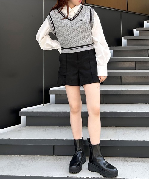 INGNI（イング）の「ショート丈胸刺しゅうライン入りニットベスト＋シャツSET（アンサンブル・レディース・ブラック×ホワイト/ホワイト×ブラック/グレー系その他3・M）」の19枚目の写真