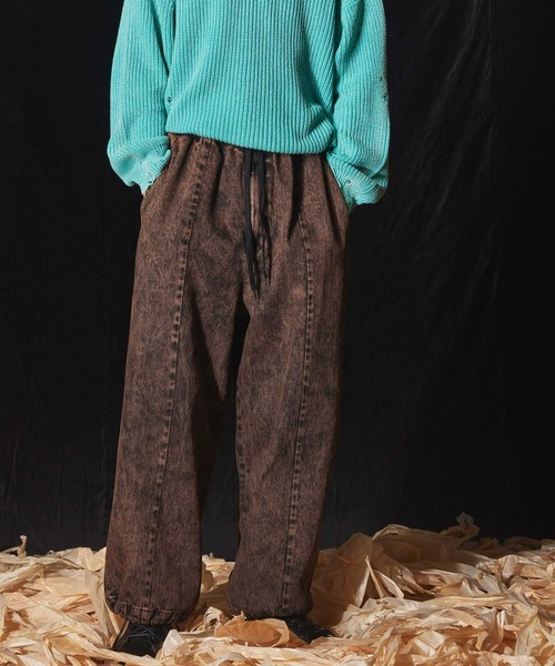 MAISON SPECIAL(メゾンスペシャル)の「《UNISEX》11oz Chemical Over-Dye Denim Wide Pants/11オンスケミカルオーバーダイデニムワイドパンツ【MAISON SPECIAL/メゾンスペシャル】■セットアップ対応■(デニムパンツ・メンズ・ブルー/ブラック・0/1/2)」の9枚目の写真