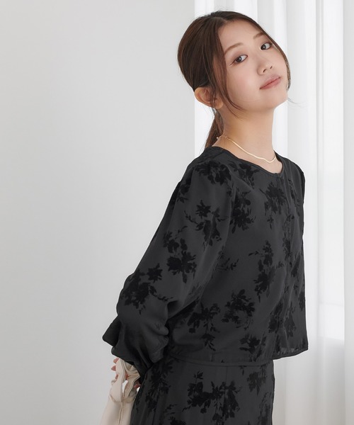 soie by apres jour mignon（ソワバイアプレジュールミニョン）の「【soie by apres jour mignon】フロッキー2WAYブラウス【セットアップ可能】【ZOZOTOWN限定アイテム】（シャツ/ブラウス・レディース・ブラック/アイボリー・MEDIUM/SMALL）」の4枚目の写真