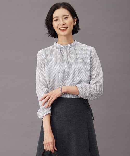 J.PRESS Ladies(J.プレス レディス)の「幾何プリント カットソー(Tシャツ/カットソー・レディース・ネイビー系5/ホワイト系5/ベージュ系5・SMALL)」の1枚目の写真