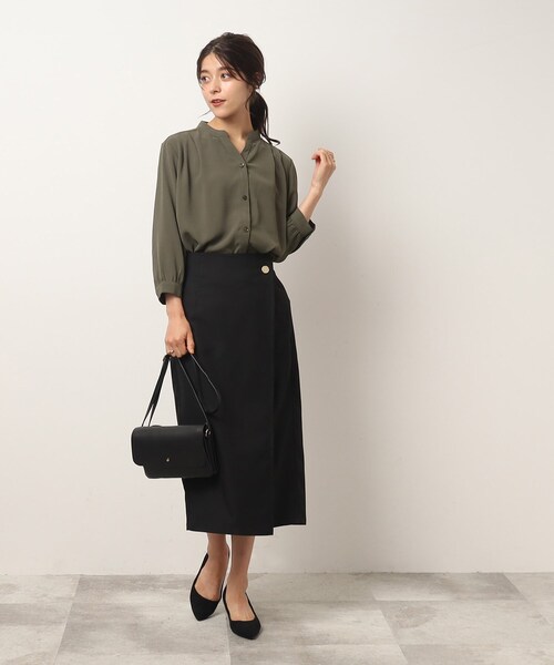 SHOO・LA・RUE（シューラルー）の「◆【イージーケア】オンにもオフにも○ 前あき 裾カーブ ブラウス（シャツ/ブラウス・レディース・ナチュラル/ブラック/カーキ・02/03/04）」の4枚目の写真