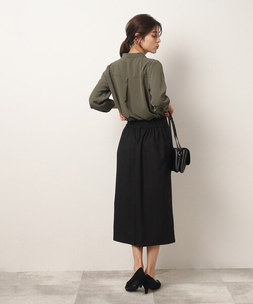 SHOO・LA・RUE（シューラルー）の「◆【イージーケア】オンにもオフにも○ 前あき 裾カーブ ブラウス（シャツ/ブラウス・レディース・ナチュラル/ブラック/カーキ・02/03/04）」の6枚目の写真
