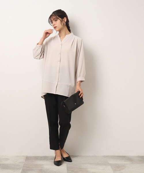 SHOO・LA・RUE（シューラルー）の「◆【イージーケア】オンにもオフにも○ 前あき 裾カーブ ブラウス（シャツ/ブラウス・レディース・ナチュラル/ブラック/カーキ・02/03/04）」の10枚目の写真