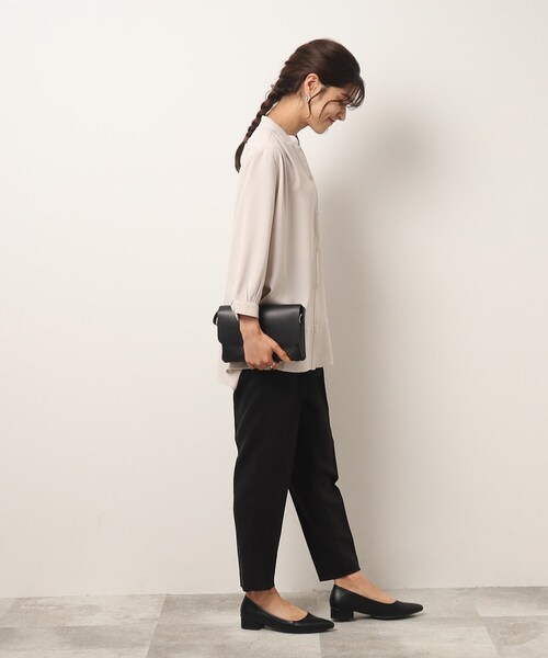 SHOO・LA・RUE（シューラルー）の「◆【イージーケア】オンにもオフにも○ 前あき 裾カーブ ブラウス（シャツ/ブラウス・レディース・ナチュラル/ブラック/カーキ・02/03/04）」の11枚目の写真