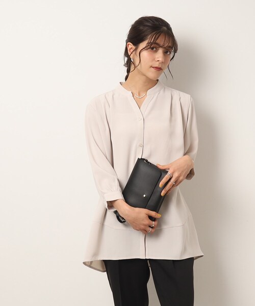 SHOO・LA・RUE（シューラルー）の「◆【イージーケア】オンにもオフにも○ 前あき 裾カーブ ブラウス（シャツ/ブラウス・レディース・ナチュラル/ブラック/カーキ・02/03/04）」の13枚目の写真