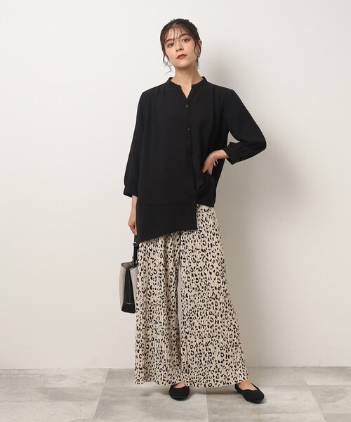 SHOO・LA・RUE（シューラルー）の「◆【イージーケア】オンにもオフにも○ 前あき 裾カーブ ブラウス（シャツ/ブラウス・レディース・ナチュラル/ブラック/カーキ・02/03/04）」の16枚目の写真