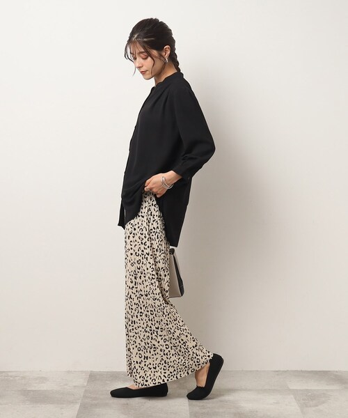 SHOO・LA・RUE（シューラルー）の「◆【イージーケア】オンにもオフにも○ 前あき 裾カーブ ブラウス（シャツ/ブラウス・レディース・ナチュラル/ブラック/カーキ・02/03/04）」の17枚目の写真